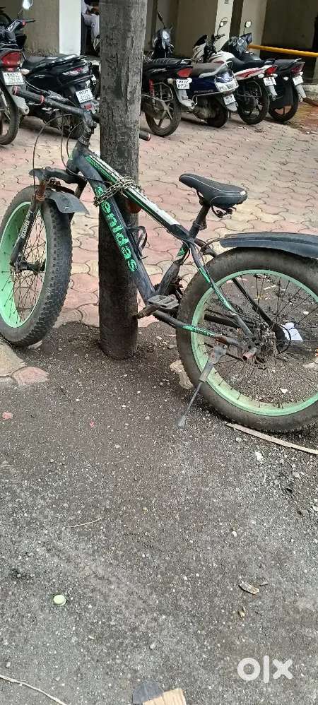 Sirf ek saal purani hai koi kaam nahi hai good condition