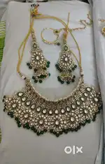 Beautiful Artificial Wedding Set Like New - Perfect For Brides
