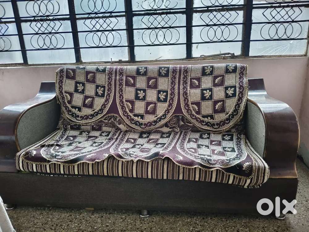 Sofa Set with Soft Cushions – Hardly Used, Excellent Deal