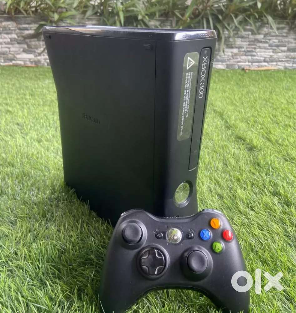 Xbox 360 with games