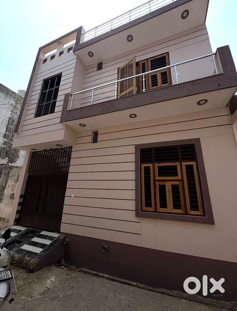 85 gaj house for sale in isha puram