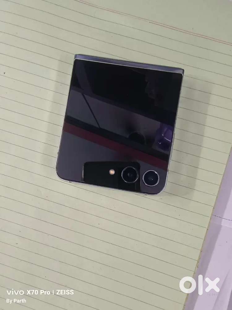 Galaxy Z flip 5 8gb Ram 256 gb storage