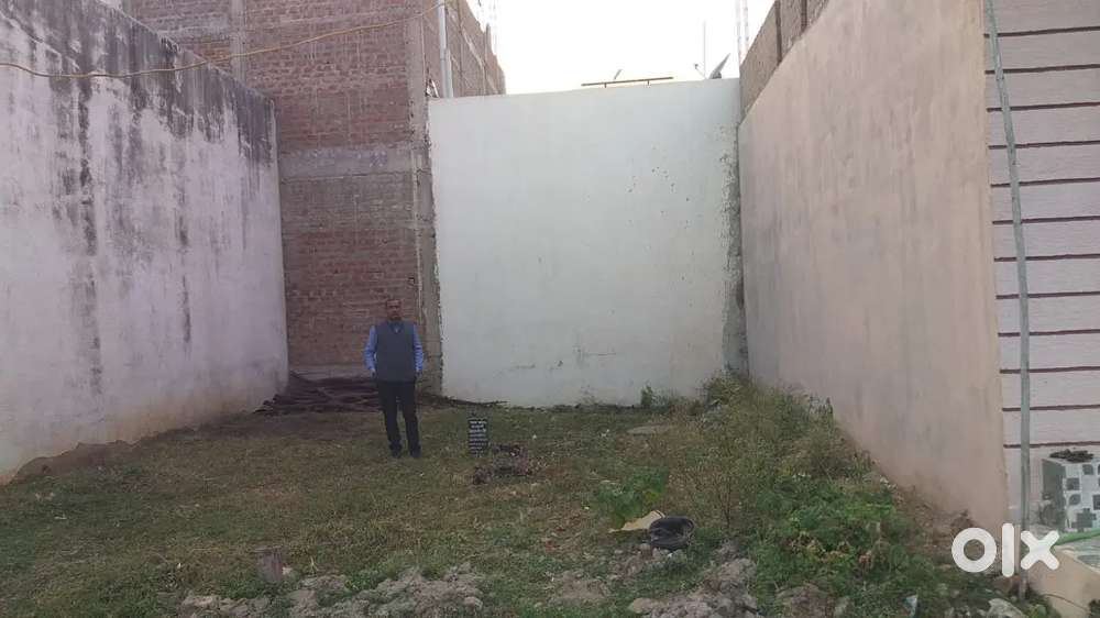 प्लॉट बेचना है