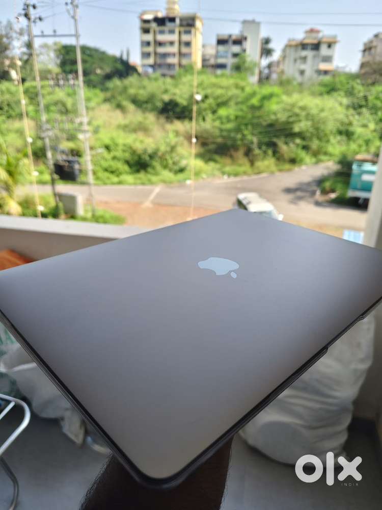Macbook M1 for sale, barely used, excellent condition.