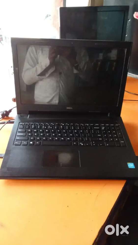 Dell i3 4gb ram 256gb rom ssd hadicsh