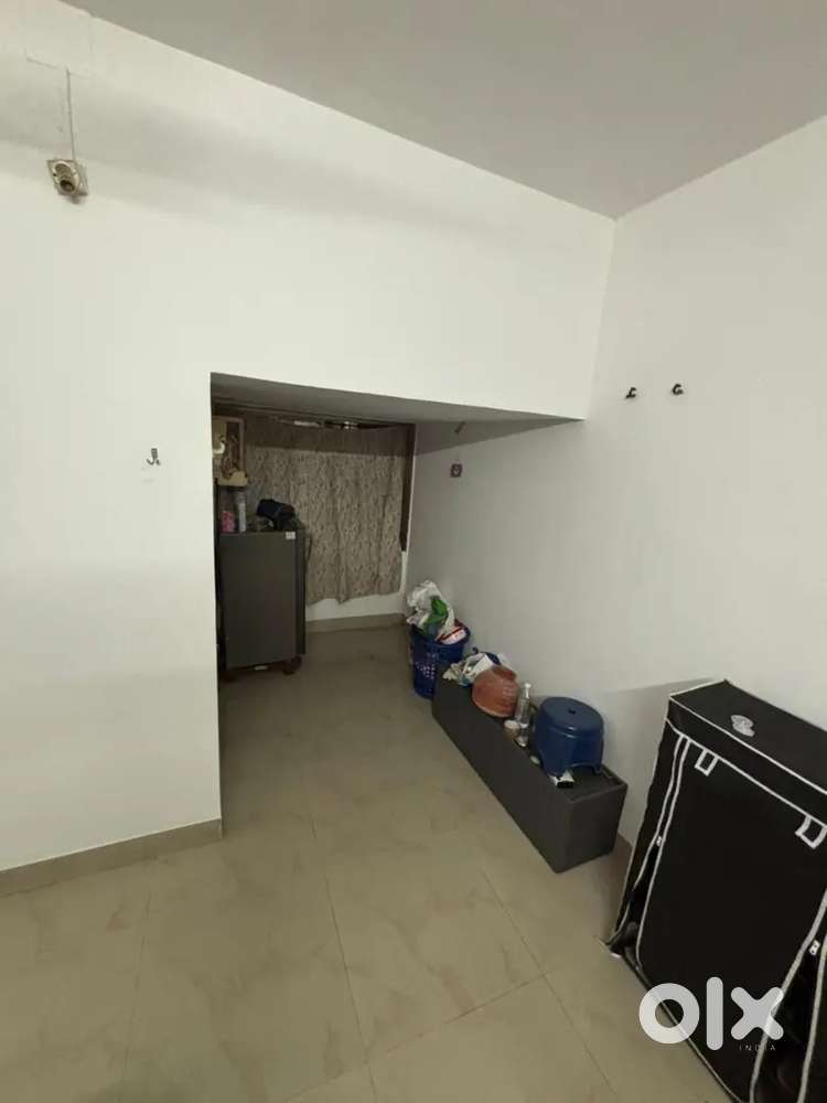 Need 2 girls flatmate