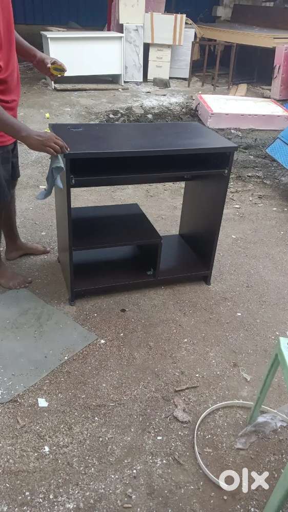 Heavy duty computer table brand new