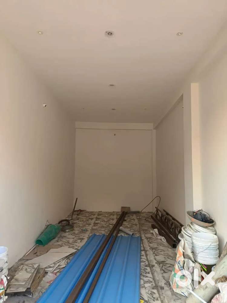 Shop for rent 4000 monthly