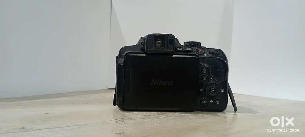 Nikon Coolpix B700