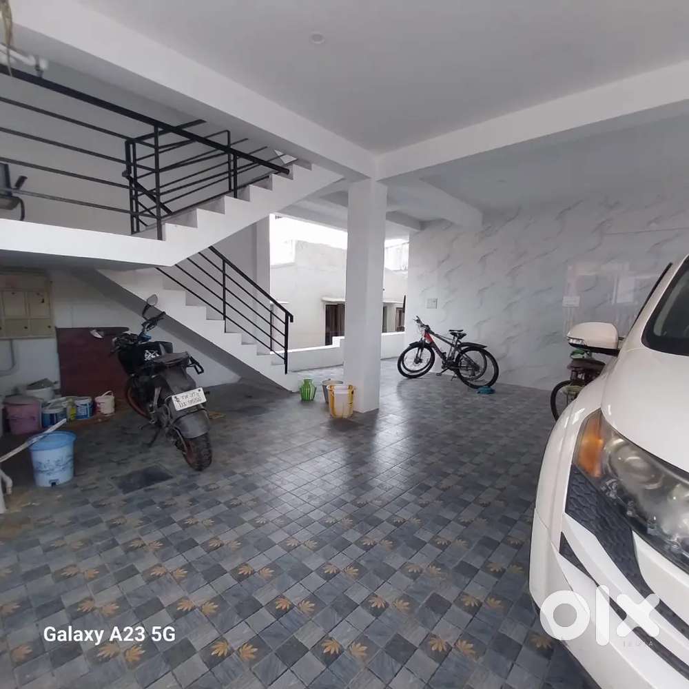 Bachelor women room mate needed,Rs.2750.advance 11000/- per head