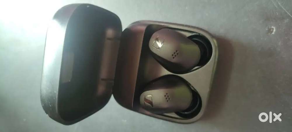 SennheiserSennheiser ACCENTUM True Wireless – 6 Months Old