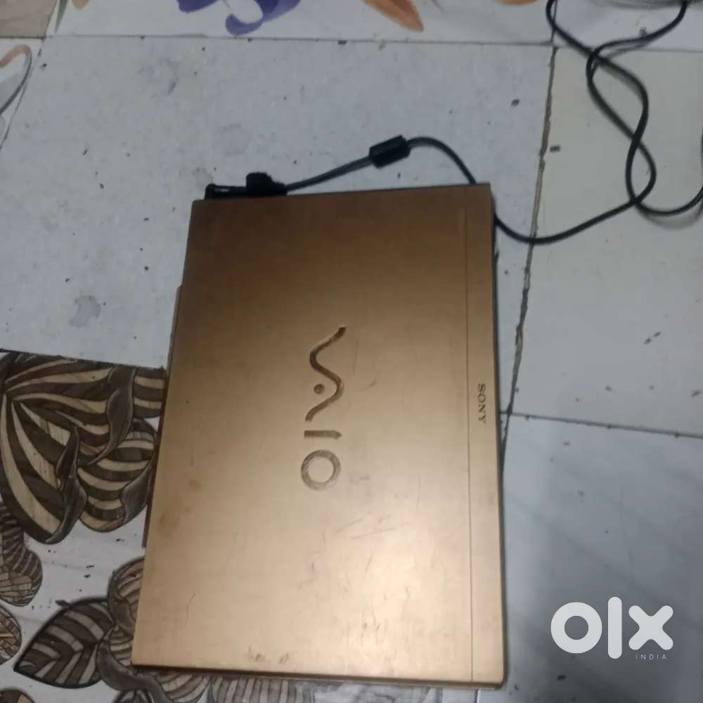 Sony viavo SVS13112EN Laptop 3rd gen Ci5/4 GB/500GB/Win7 HB)