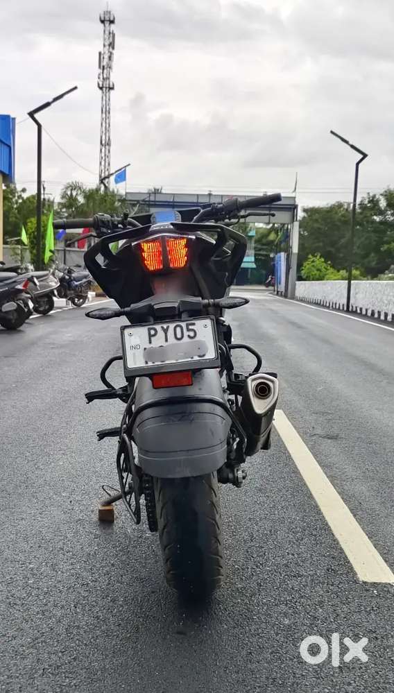 Ktm duke 250.silver metallic colour