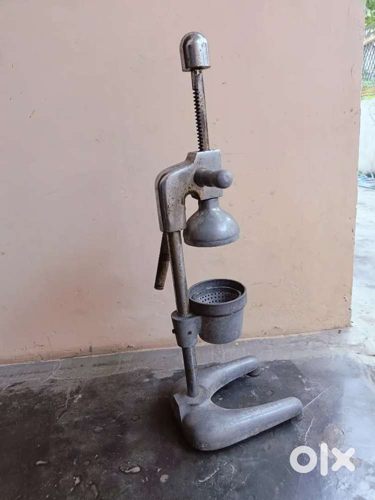 Hand Juicer Machine For Sale – In excellent condition, 2 years old