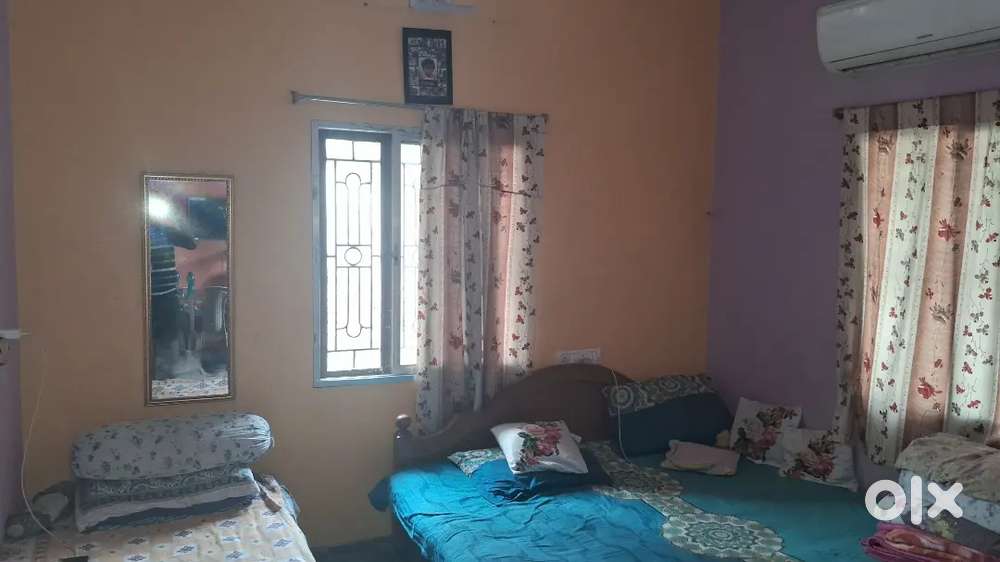 A house of 2bhk with single  bathroom