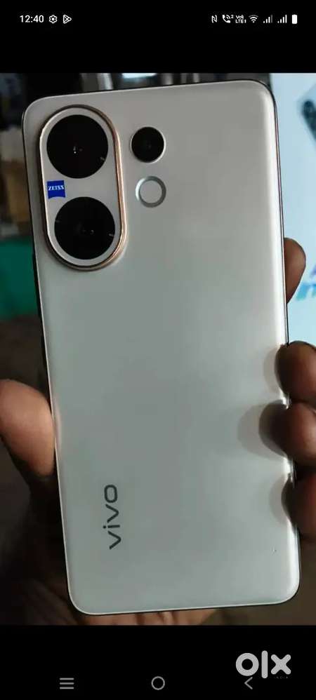 Selling vivo v60 just bought it 4 hrs before