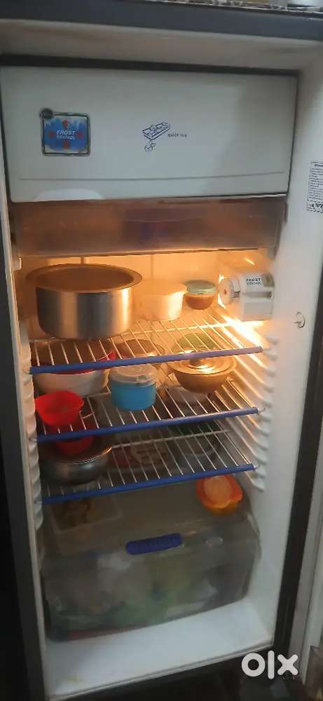 WHIRPOOL 230L Refrigerator