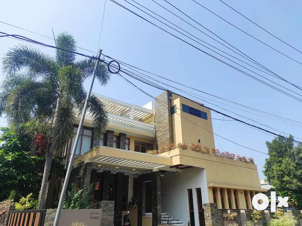 20 cent land with posh house for sale in angamaly town,near airport