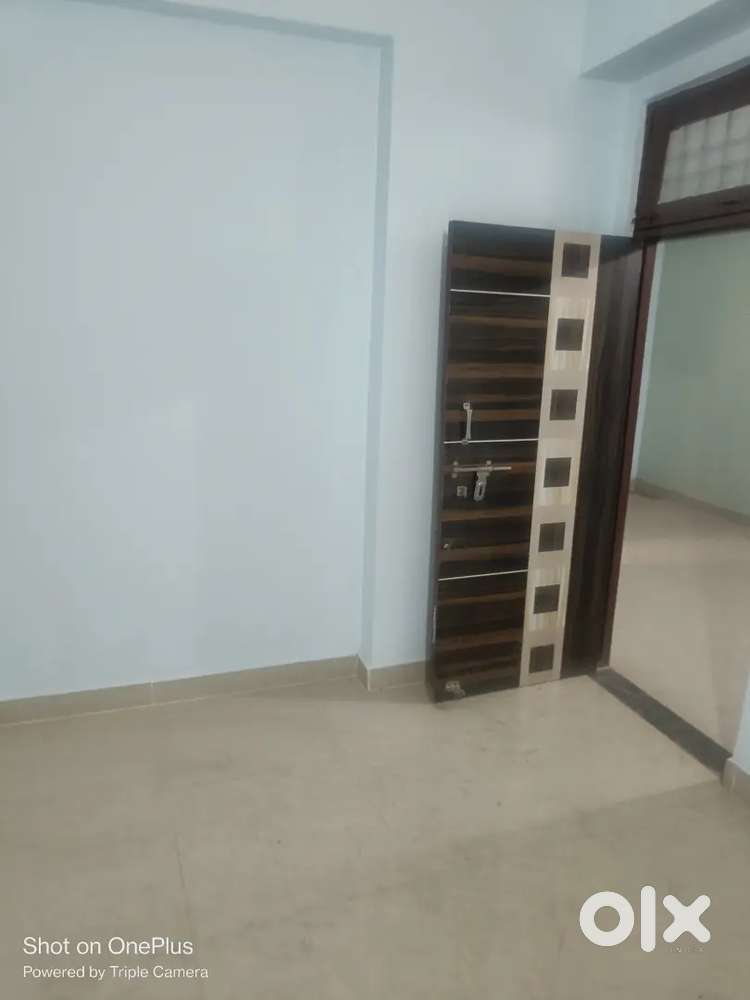 Semi furnished flate on ground floor we give this flat on rent