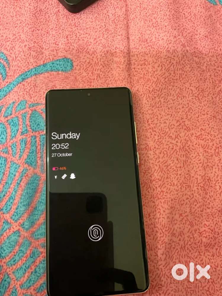 Oneplus 12 glacial white colour 12/256 gb