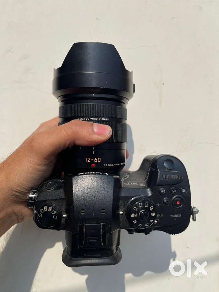Panasonic Lumix GH5 + 12-60mm Lens + 2 Batteries + Bag