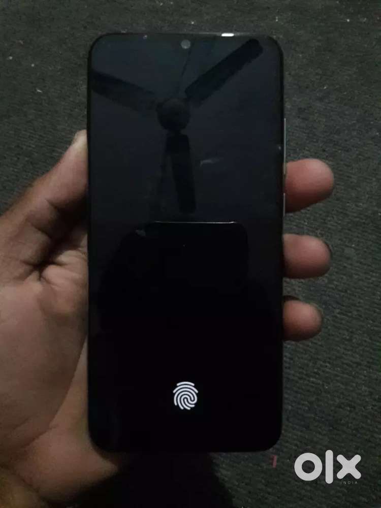 Xiaomi mi a3 good canditin all warking  par tuch broken hai ram 6 128