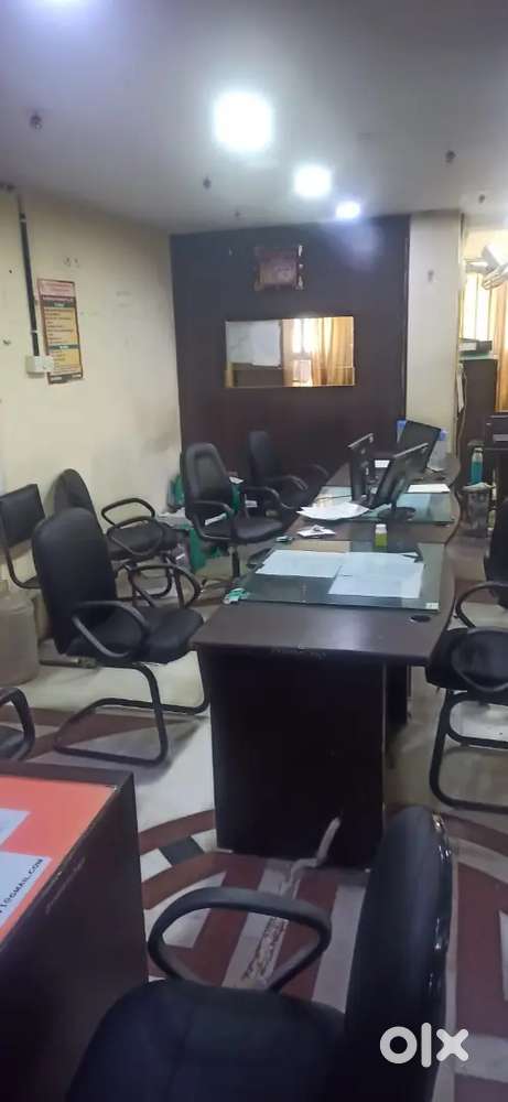 Fully furnished office at M I road kaipur
