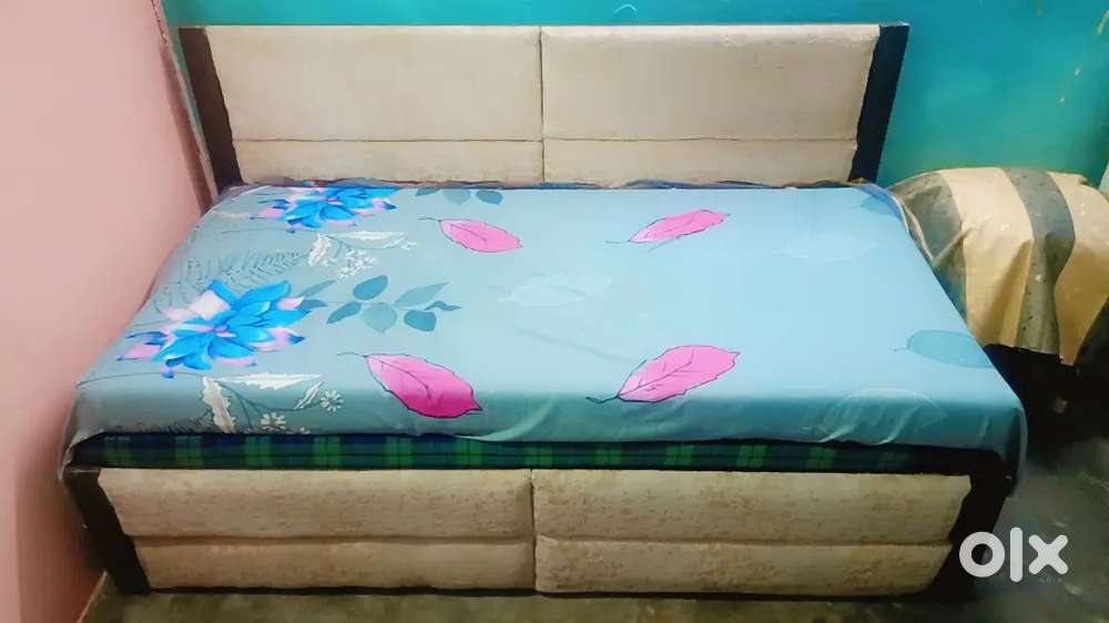 Sell diwan cum bed with 2 mattress, in excellent new condition