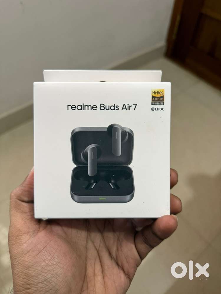 Realme Buds Air 7 (Only 1 week used)- FIXED PRICE