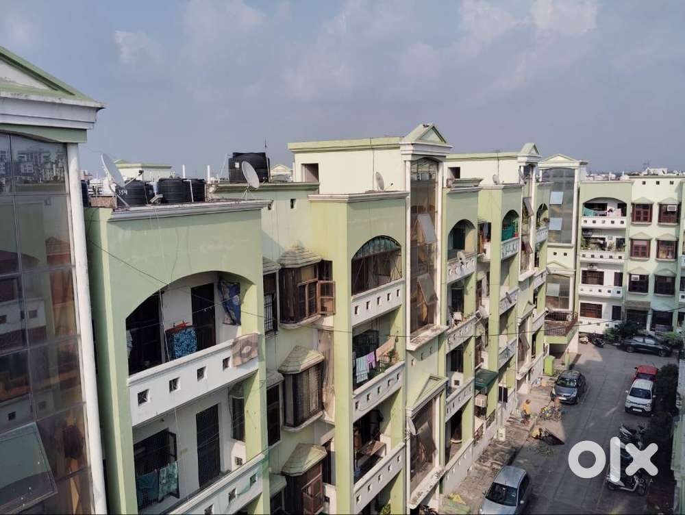 Well maintained, Good neighbourhood. Security at main gate.