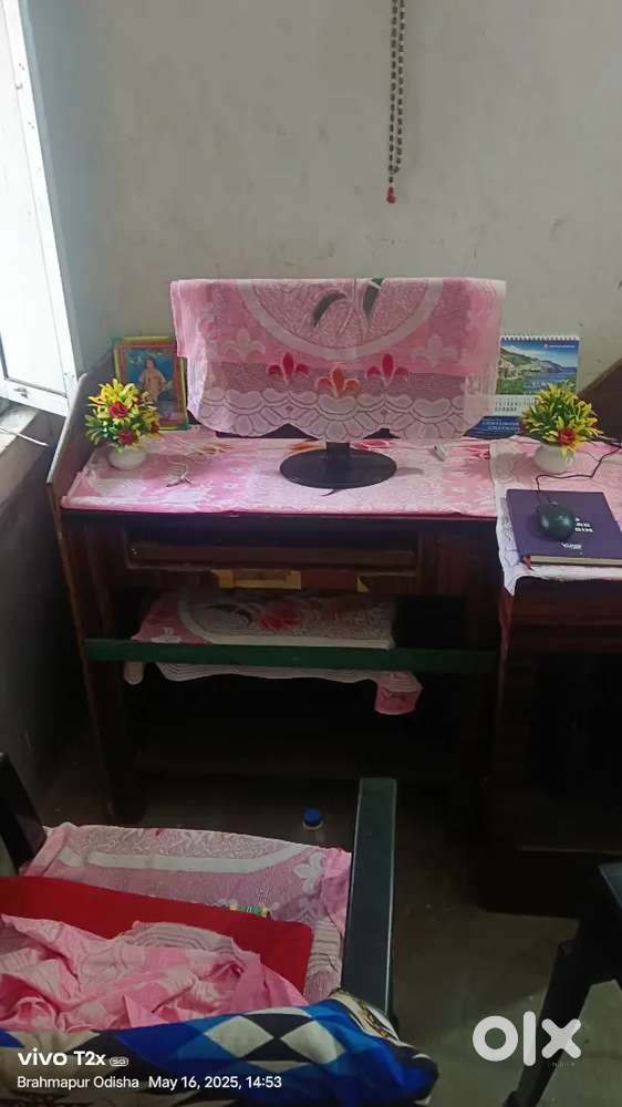 Computer full setup monitor keyboard mouse CPU it is computer table