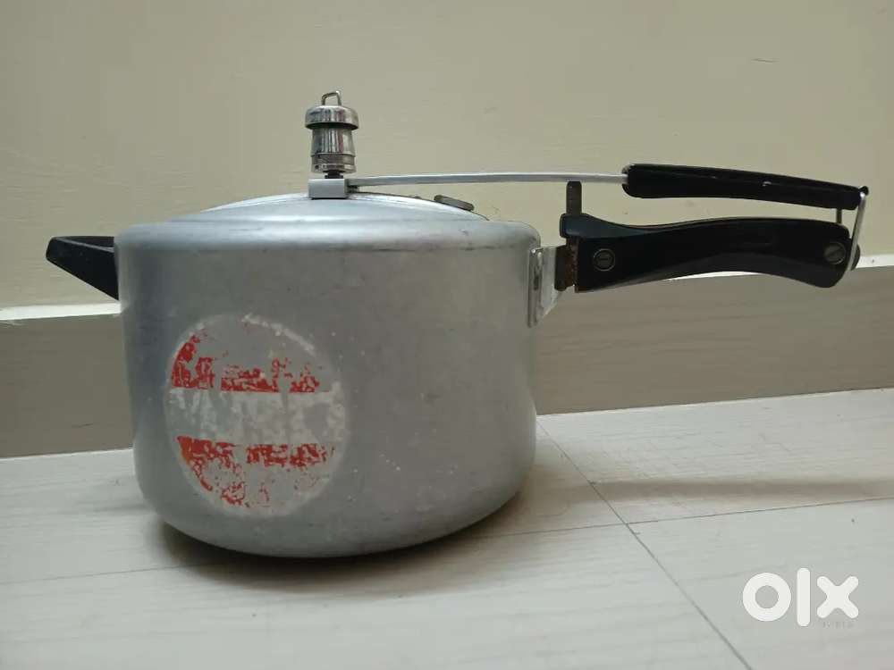 Hawkins pressure cooker