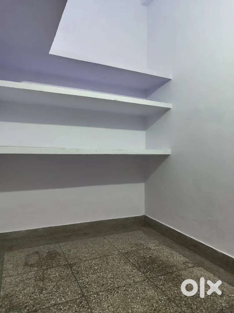 किराए पर उपलब्ध हैं