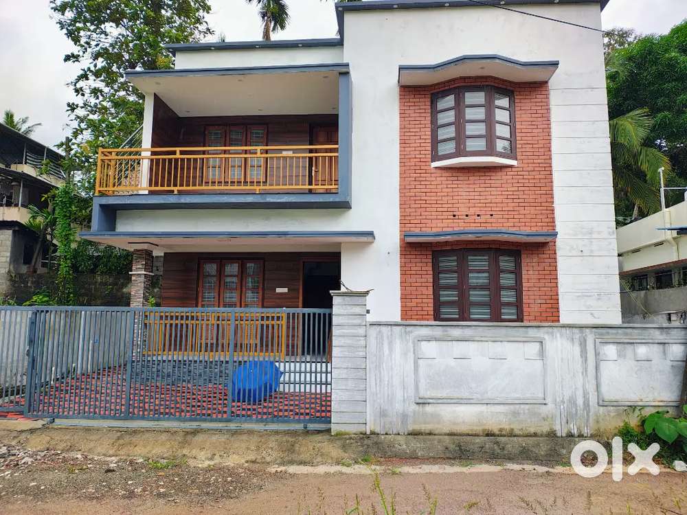 NEW 3 BHK HOUSE FOR SALE @ PEYAD ,KURISUMUTTAM