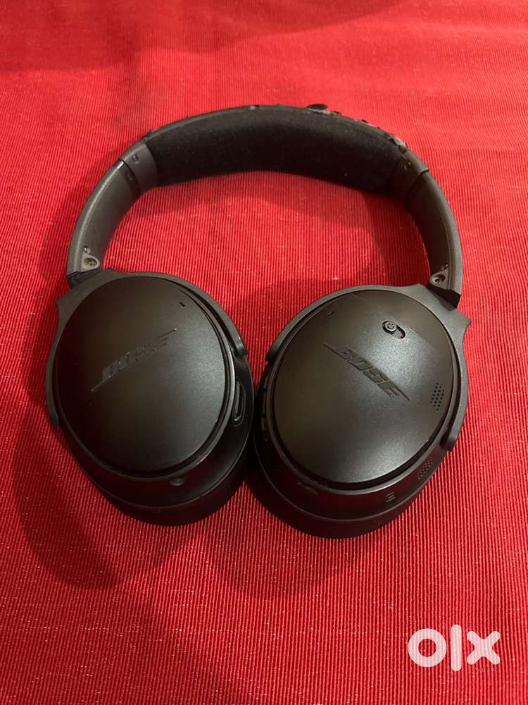 Bose QC35 II noise-cancelling headphones – new pads, great condition