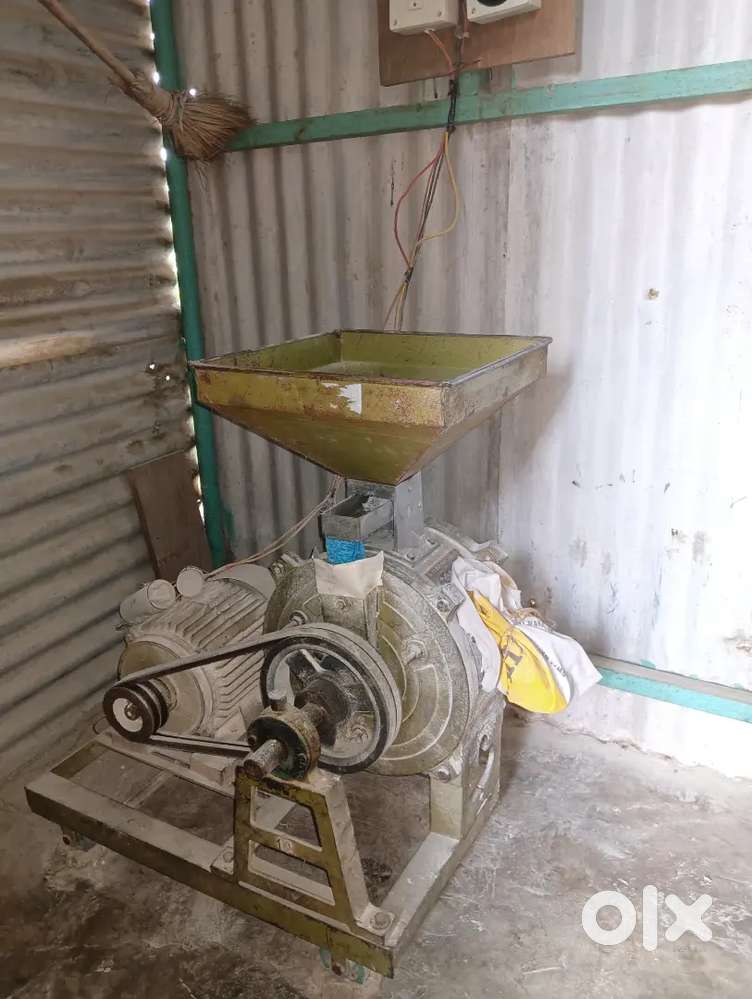 Flour Mill Machine in Good Working Condition – Ready to Use