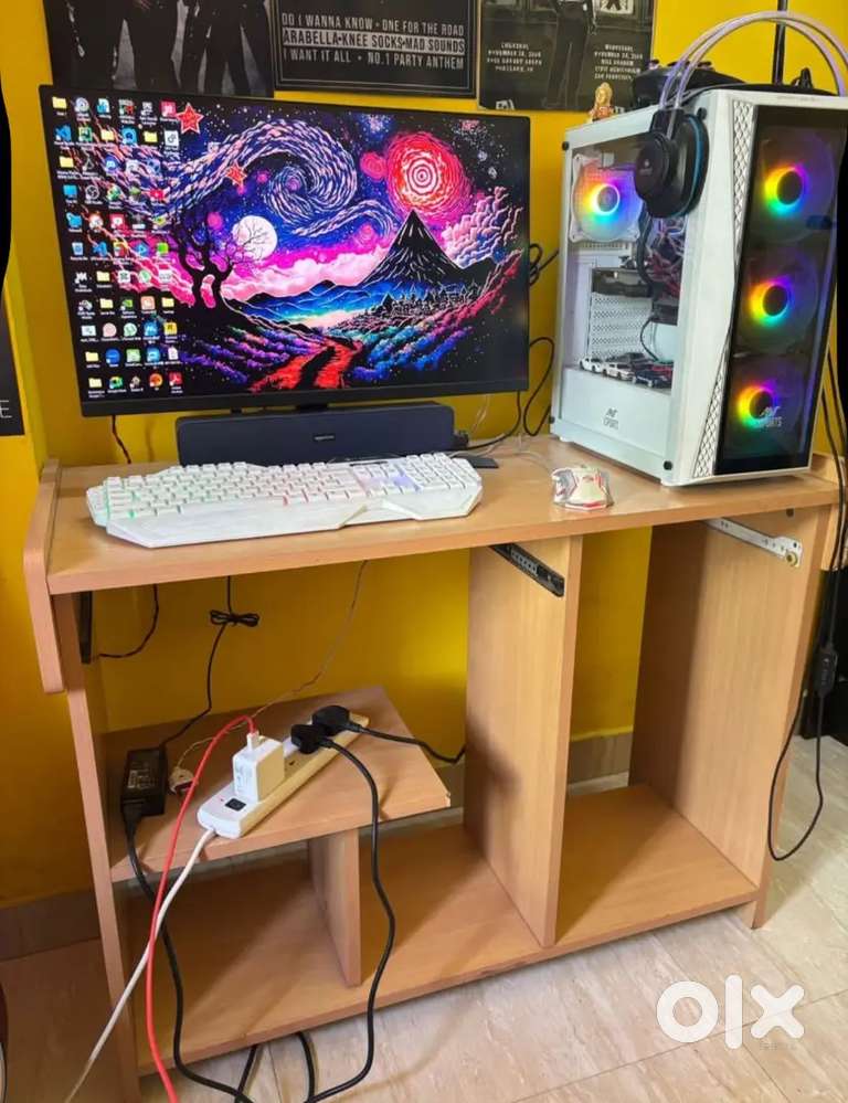 Computer table