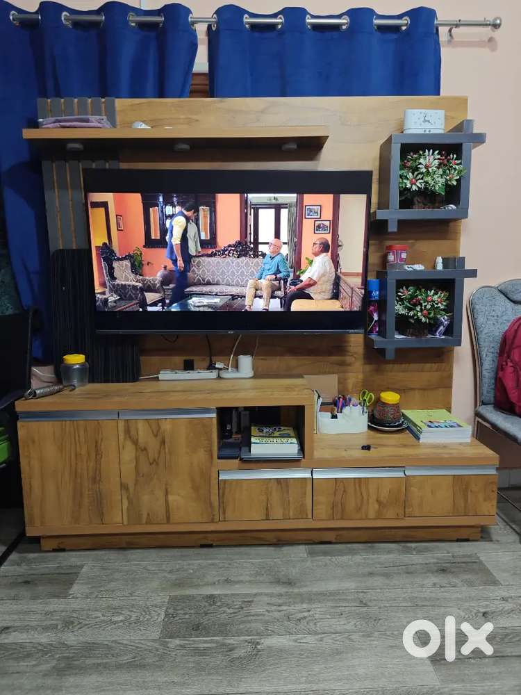 Tv unit 6 x 6 feet