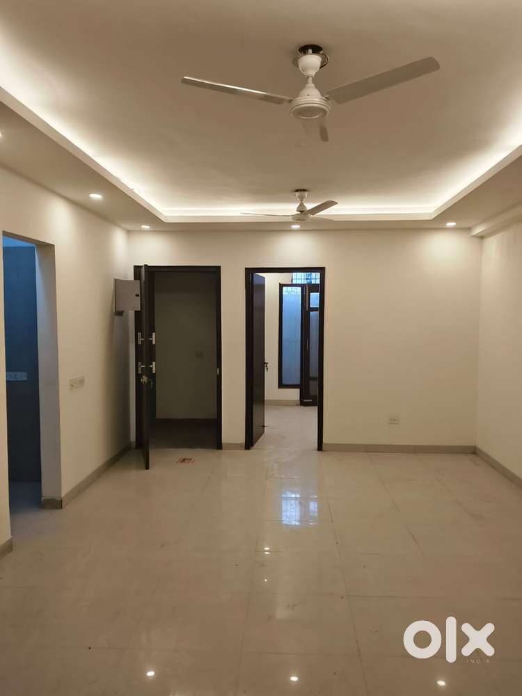 3BHK semi furnished flat in chattarpur phase 2