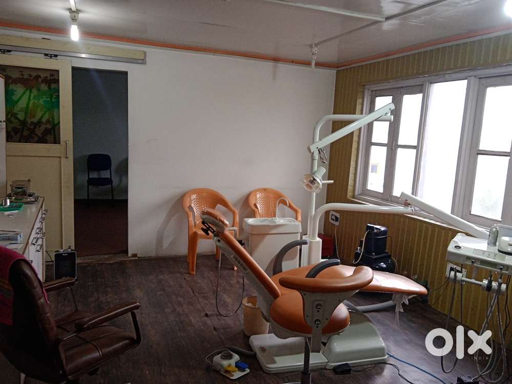 Dentist/ Dental surgeon