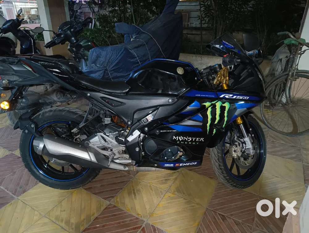 Yamaha R15 Monster