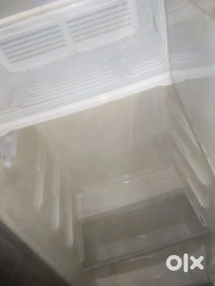 EXCELLENT RUNNING CONDITION WHIRPOOL FRIDGE