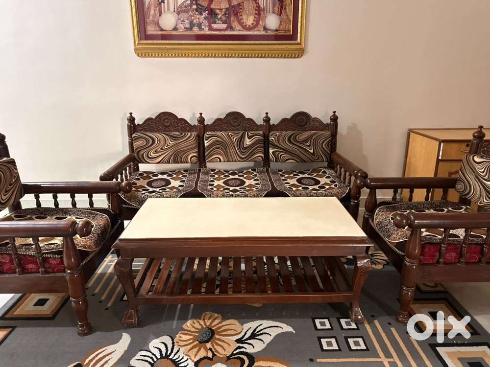 5 Seater sofa with Centre table