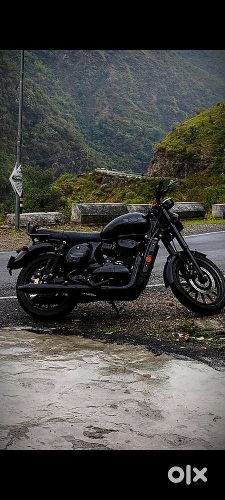 2023modle,2owner,newcondition,with service record,300cc twin cylender.