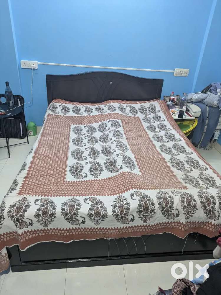 Queen size bed