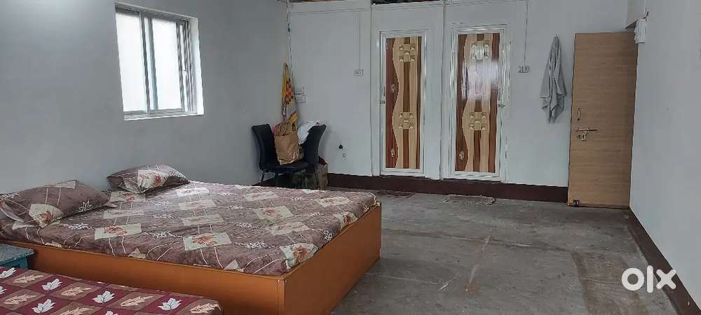 PG AVAILABLE NEAR PARK STREET METRO STATION