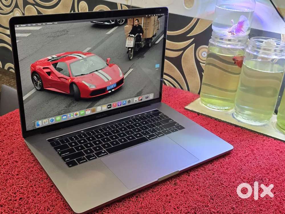 Apple Macbook Pro i7/16/256gb SSD 5.5gb Graphics 15inch Retina Display