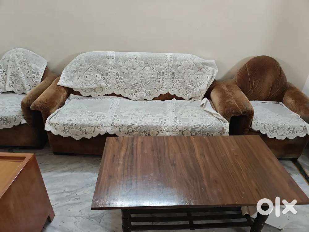 Broun couch and a table