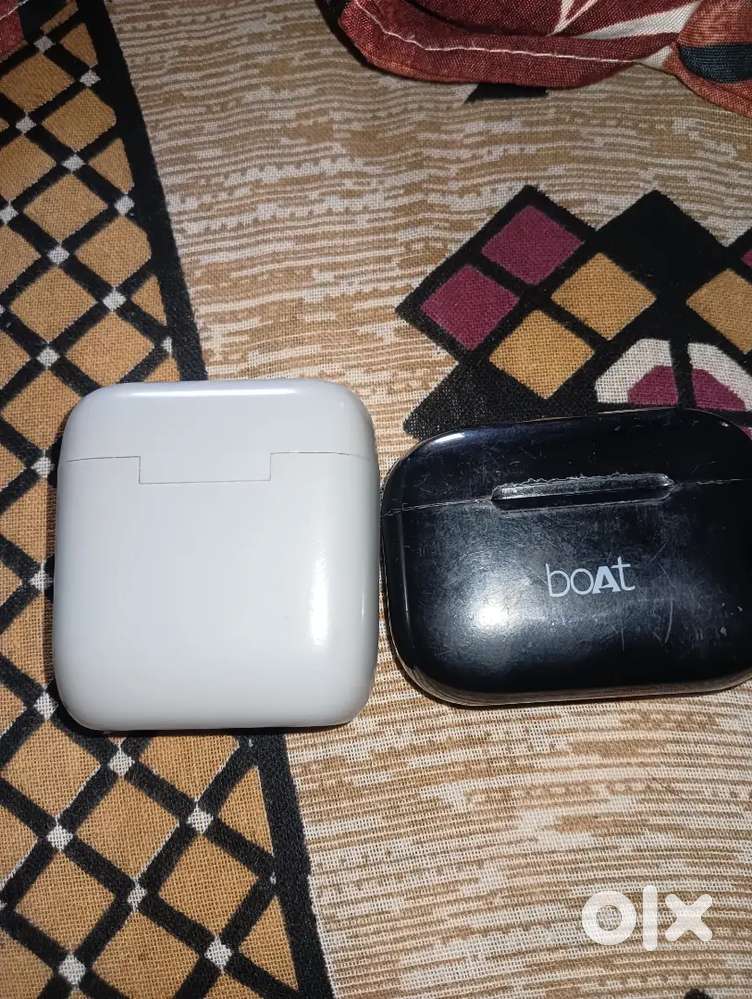 1 white wala airpods are working nuce ans properly