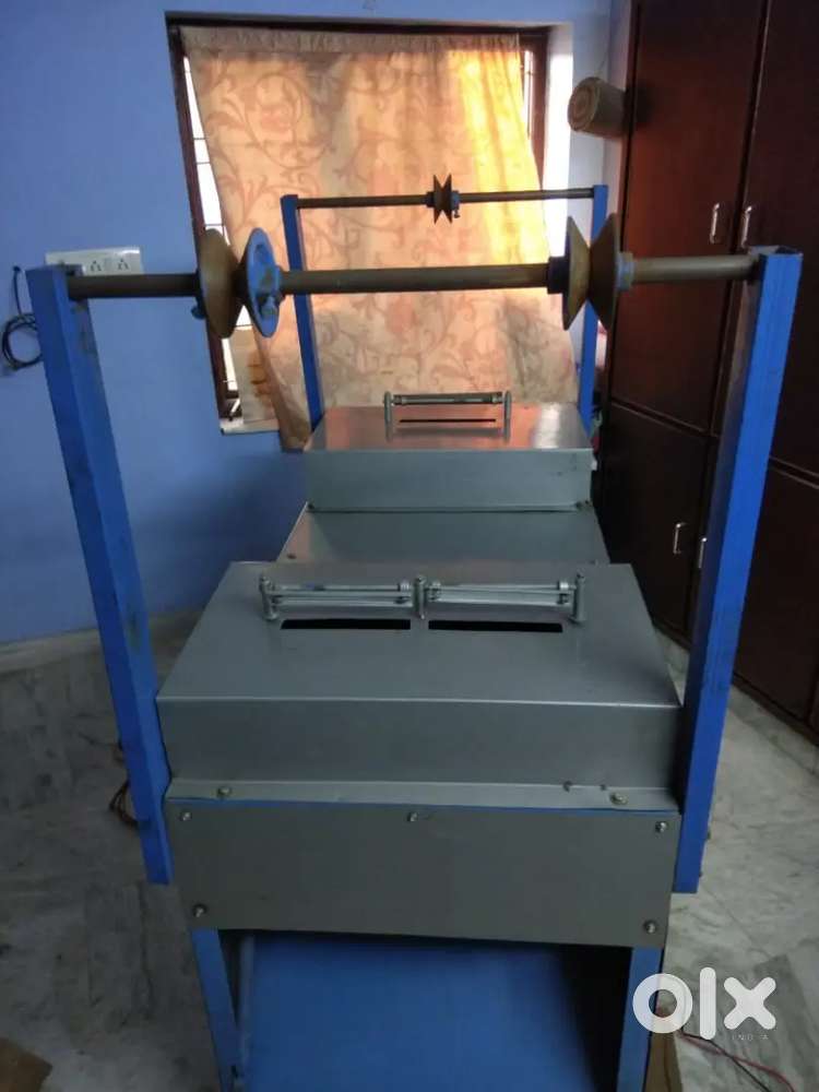 Triple paper plate machine. 3 different size plates.